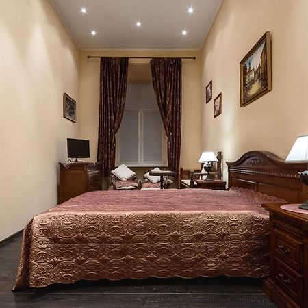 Bed & Breakfast In Downtown Lviv Exteriör bild