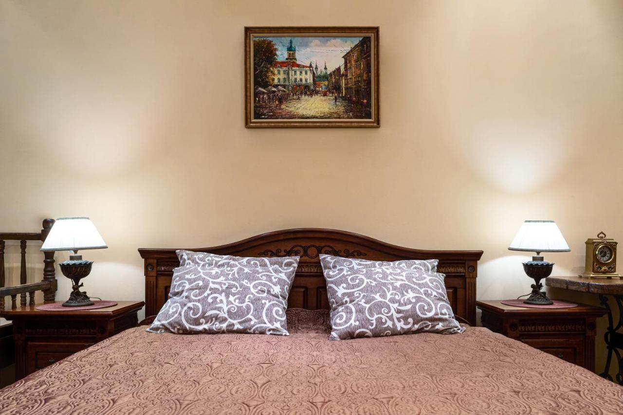 Bed & Breakfast In Downtown Lviv Exteriör bild