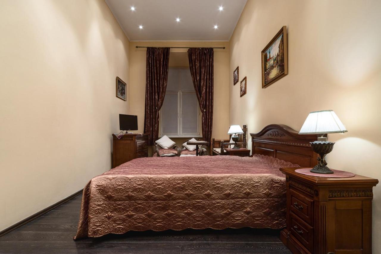 Bed & Breakfast In Downtown Lviv Exteriör bild