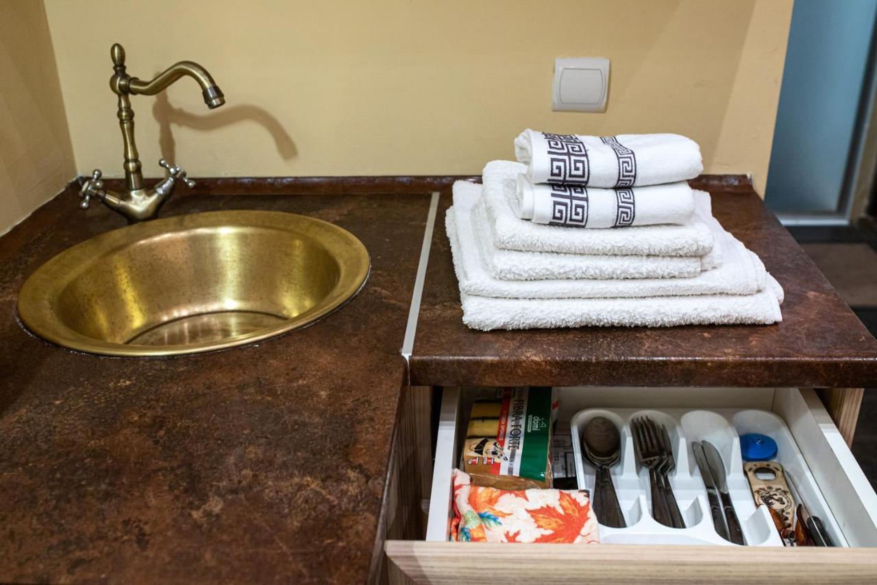 Bed & Breakfast In Downtown Lviv Exteriör bild